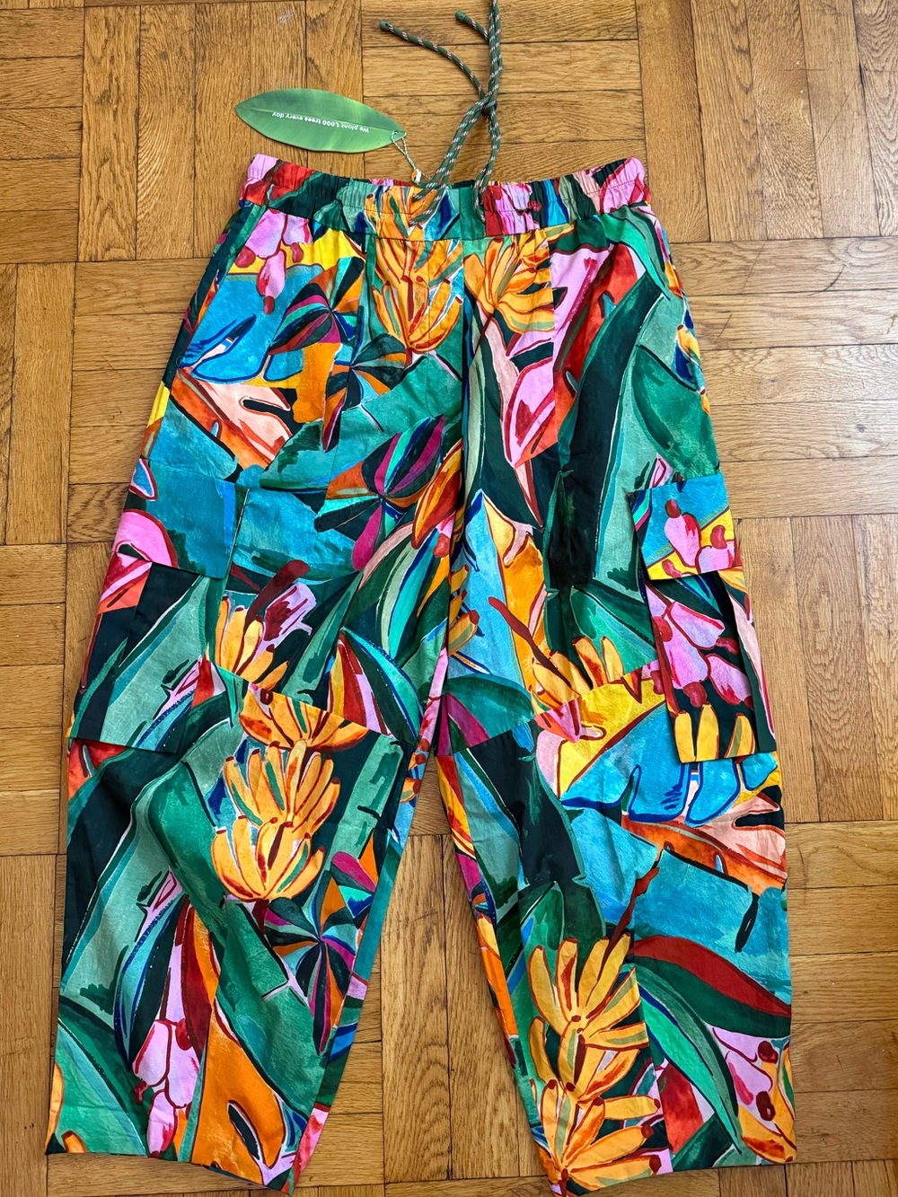 FARM Rio
Banana Foliage Drawstring Cargo Pants - Picture 5 of 16